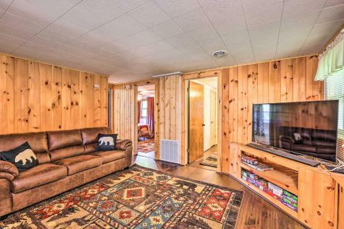 Wolfs River Retreat With Yard And River Access!