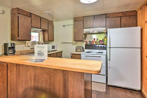 Wolfs River Retreat With Yard And River Access!