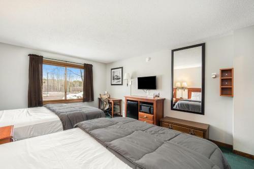 Snow Chasers Lodge - Room 2