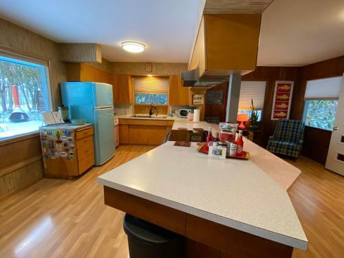 Retro Home On Lake Michigan-- Private Beach Access