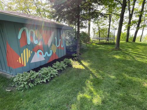 Retro Home On Lake Michigan-- Private Beach Access