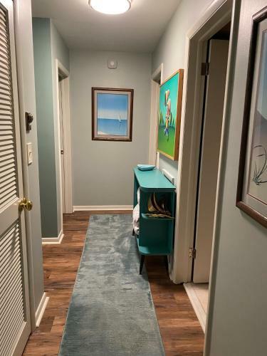 Retro Home On Lake Michigan-- Private Beach Access