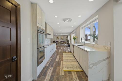 Villa Modern Lakefront Property With Private Beach