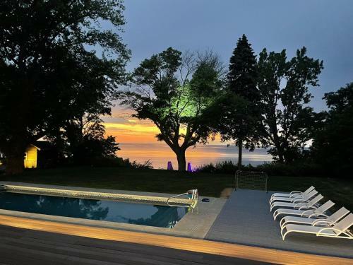 Villa Modern Lakefront Property With Private Beach