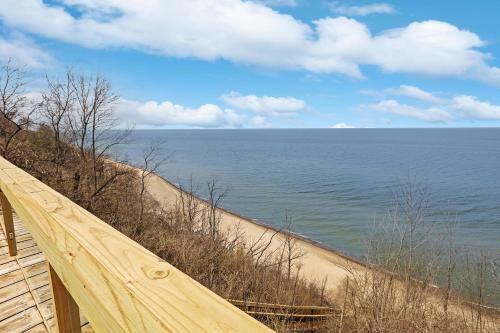 Villa Modern Lakefront Property With Private Beach
