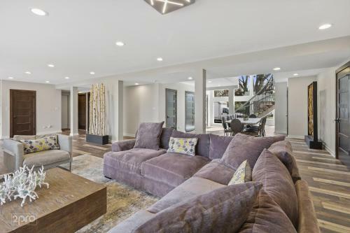 Villa Modern Lakefront Property With Private Beach