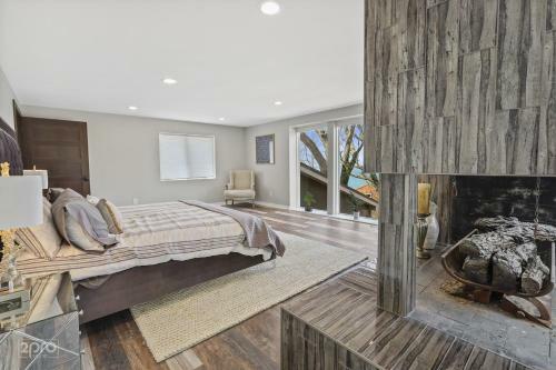 Villa Modern Lakefront Property With Private Beach