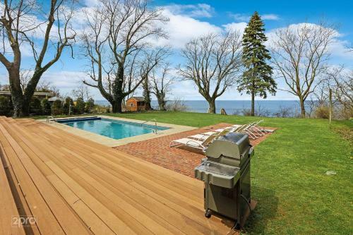 Villa Modern Lakefront Property With Private Beach