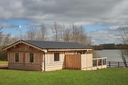 Lodge Waters Edge Retreat