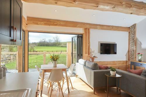 Lodge Waters Edge Retreat