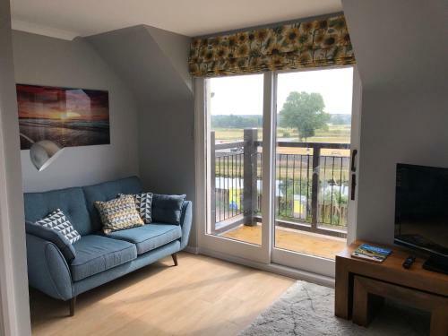 Newly Renovated Beachside Apartment