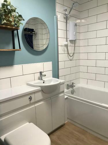 Newly Renovated Beachside Apartment
