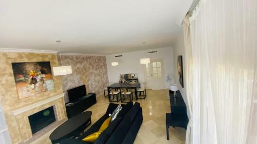 Marbella Sun Apartment - Lush Garden And Sea View