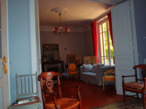 Villa Proven�ale De Caract�re Avec Tr�s Grand Jardin