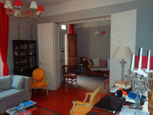 Villa Proven�ale De Caract�re Avec Tr�s Grand Jardin