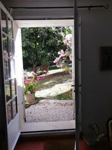 Villa Proven�ale De Caract�re Avec Tr�s Grand Jardin