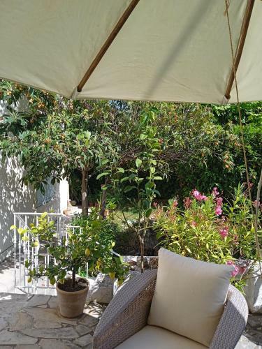 Villa Proven�ale De Caract�re Avec Tr�s Grand Jardin