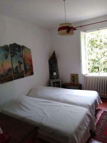 Villa Proven�ale De Caract�re Avec Tr�s Grand Jardin