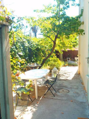 Villa Proven�ale De Caract�re Avec Tr�s Grand Jardin