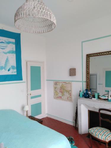 Villa Proven�ale De Caract�re Avec Tr�s Grand Jardin