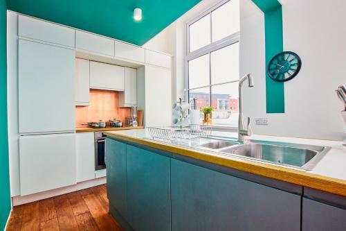 Stunning Industrial Central Apartment - Parking