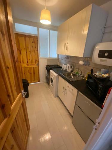 2-bed Basement Apartment In Newport With Garden