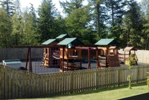 Woodside Hot Tub Retreat