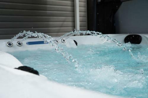 Woodside Hot Tub Retreat