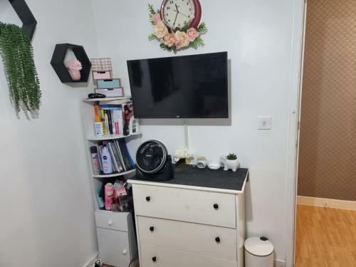 Modern Private Room In Nn1 With Shared Kitchen And Bathroom