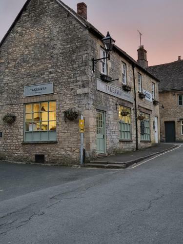 Tannery Corner Stunning Detached Cotswold Cottage