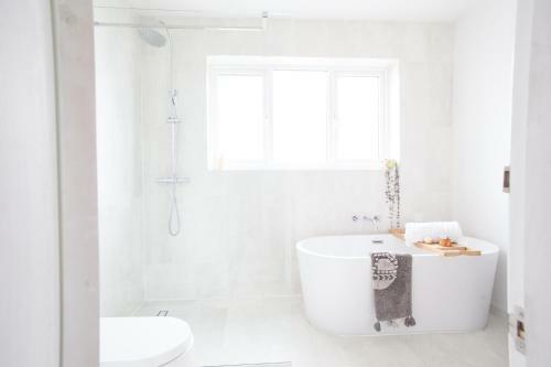 Charming And Bright Fishermans Cottage In Newquay