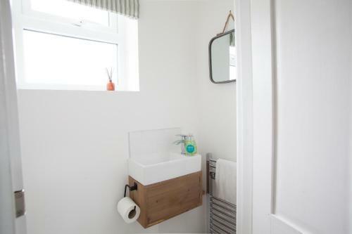 Charming And Bright Fishermans Cottage In Newquay