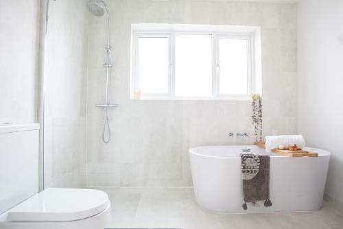 Charming And Bright Fishermans Cottage In Newquay