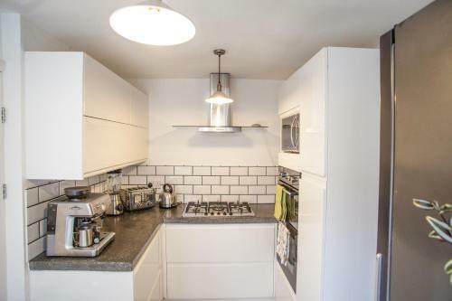 Charming And Bright Fishermans Cottage In Newquay