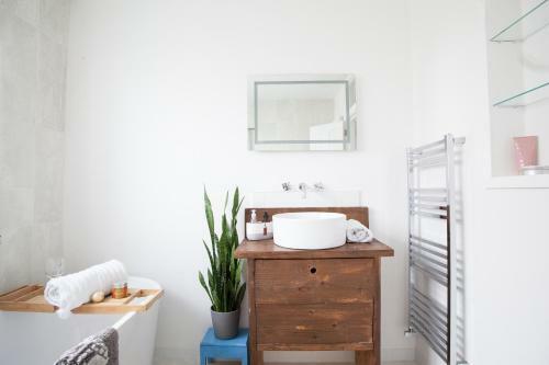 Charming And Bright Fishermans Cottage In Newquay