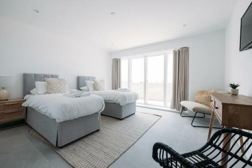 New Luxury Coastal Apartment With Vast Sea Views