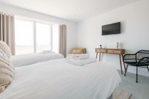New Luxury Coastal Apartment With Vast Sea Views