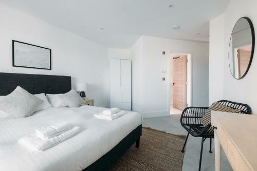 New Luxury Coastal Apartment With Vast Sea Views