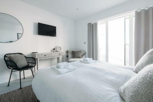New Luxury Coastal Apartment With Vast Sea Views