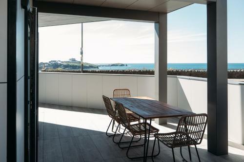 New Luxury Coastal Apartment With Vast Sea Views