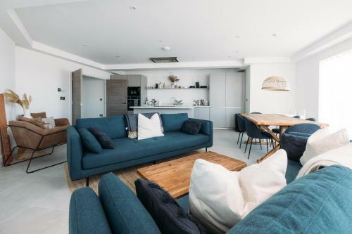 New Luxury Coastal Apartment With Vast Sea Views