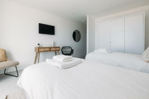 New Luxury Coastal Apartment With Vast Sea Views
