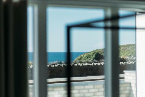 New Luxury Coastal Apartment With Vast Sea Views