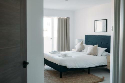New Luxury Coastal Apartment With Vast Sea Views