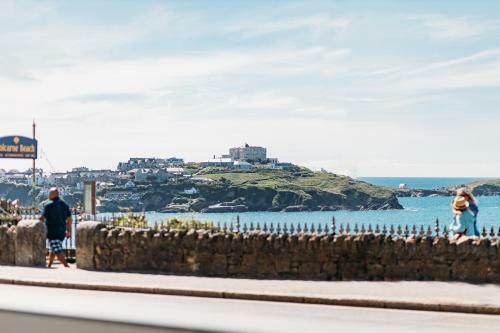 New Luxury Coastal Apartment With Vast Sea Views