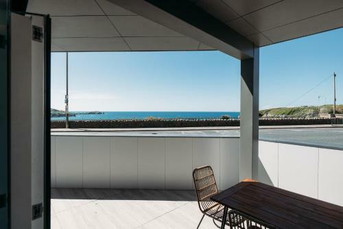 New Luxury Coastal Apartment With Vast Sea Views