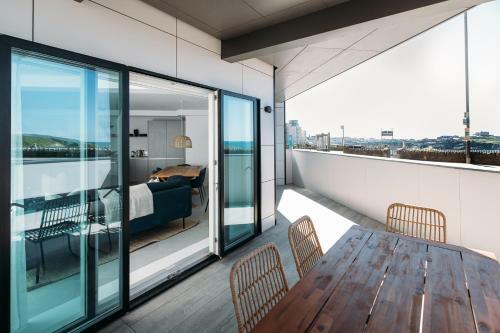 New Luxury Coastal Apartment With Vast Sea Views