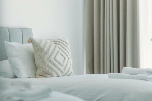 New Luxury Coastal Apartment With Vast Sea Views