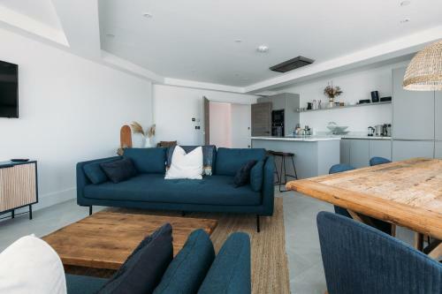 New Luxury Coastal Apartment With Vast Sea Views