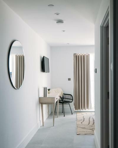 New Luxury Coastal Apartment With Vast Sea Views